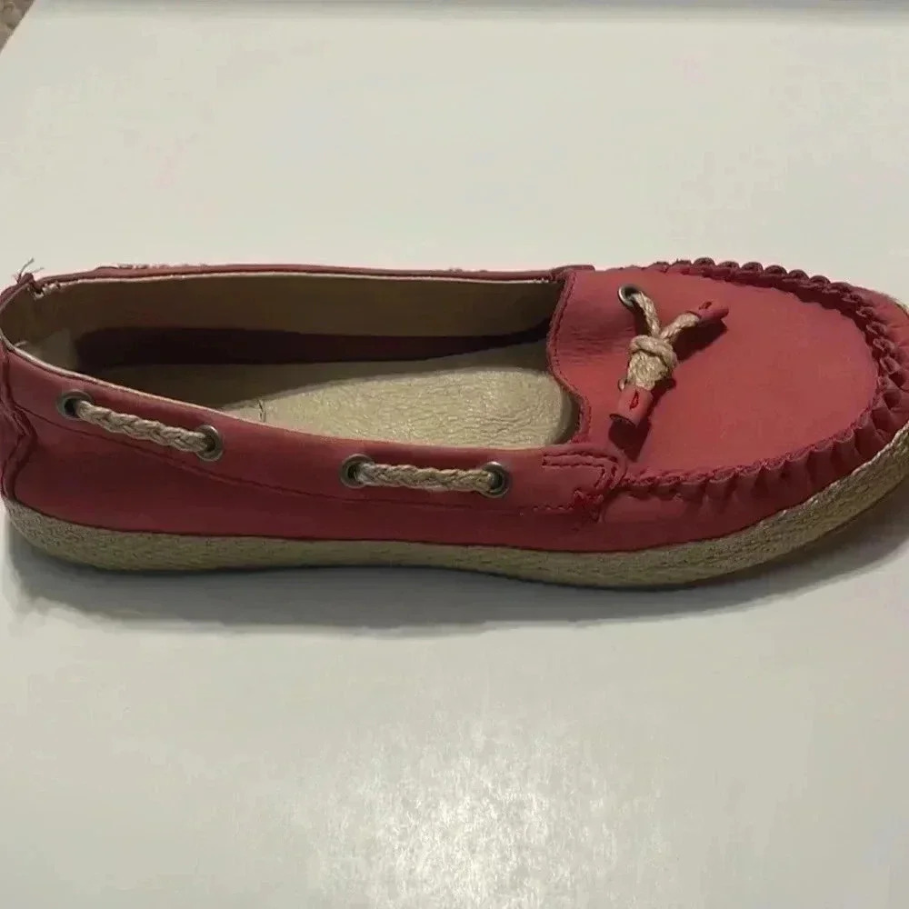 Pink UGG mocassin flats size 6.5 - Picture 2 of 5
